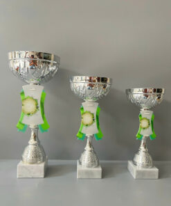 Cup kim loại màu bạc có hình  golf.   Cao 35 cm, ø16cm  Cup kim loại màu bạc có hình  golf.   Cao 31cm, ø14cm   Cup kim loại màu bạc có hình  golf.  Cao 28cm, ø12cm